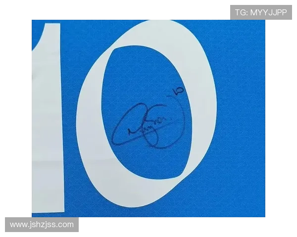 内马尔亲笔签名足球明星纪念品热销引发球迷追捧 内马尔亲笔签名足球明星纪念品热销引发球迷追捧