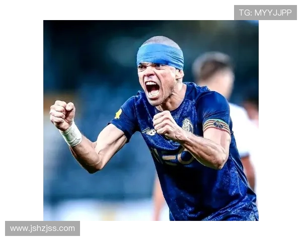 足球明星佩佩在比赛中踢人引发热议视频曝光引发球迷讨论与争议 足球明星佩佩在比赛中踢人引发热议视频曝光引发球迷讨论与争议