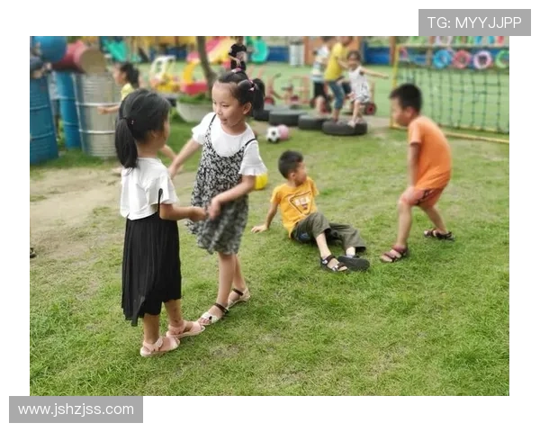 国外足球明星与子女共享快乐时光的温馨瞬间揭秘 国外足球明星与子女共享快乐时光的温馨瞬间揭秘