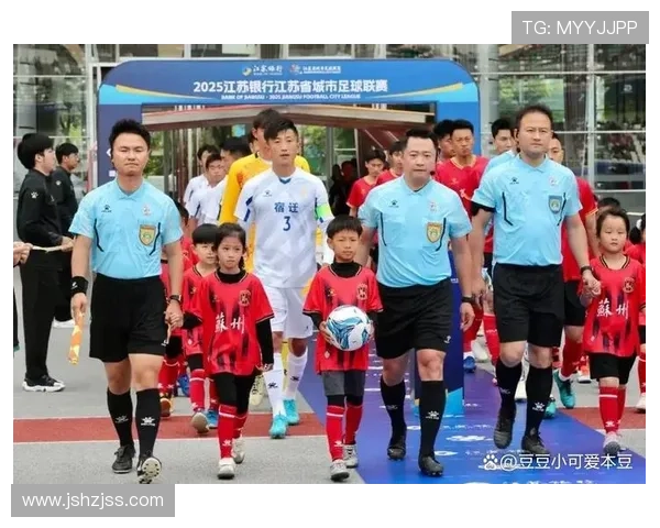 南京足球队灵活性引发热议球迷对战术调整的看法与期待 南京足球队灵活性引发热议球迷对战术调整的看法与期待