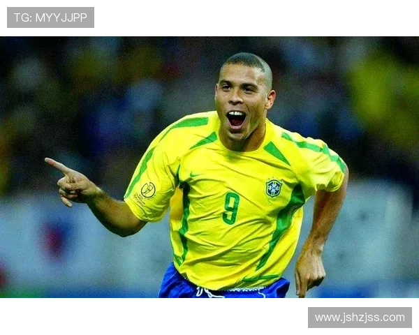 不为人知的足球明星背后的故事与成就揭秘